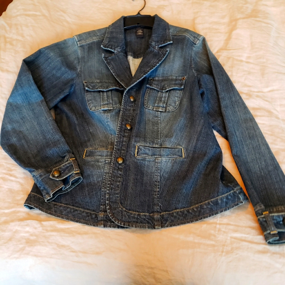 Jean jacket mid hip EUC